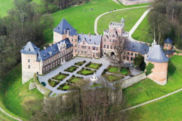 Dronefoto domein en kasteel van Gaasbeek