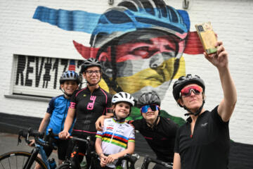 Selfie voor muurschildering Remco op 'In de rustberg'